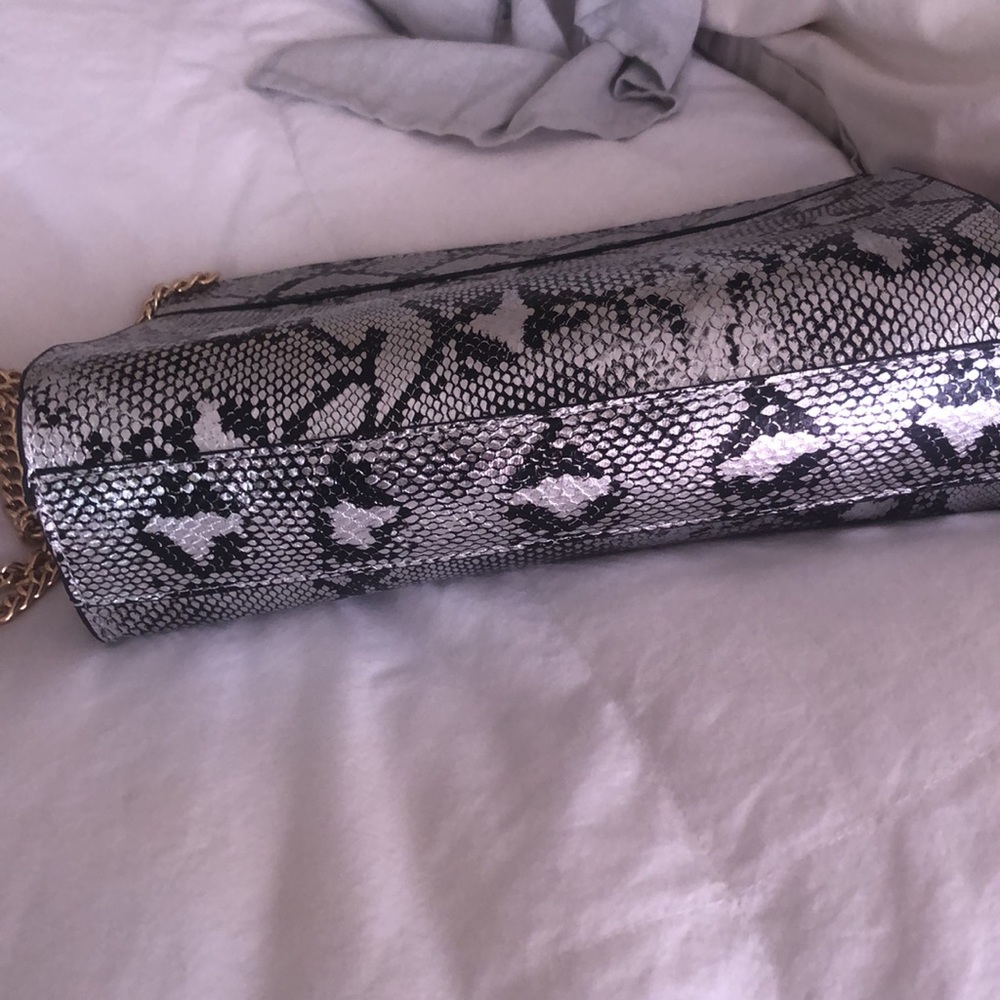 NWOT faux snake skin clutch with detach gold strap - Picture 5 of 10